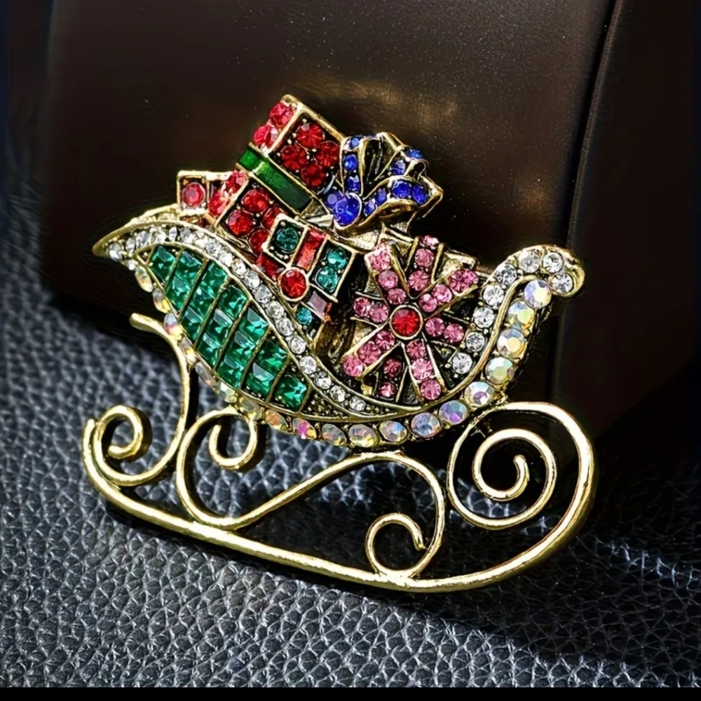 🆕️🎄GREEN RHINESTONED SLEIGH CHRISTMAS BROOCH PIN🎄